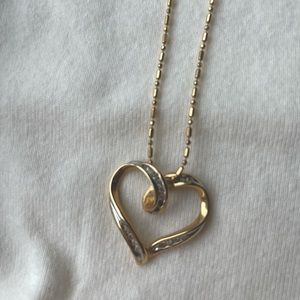14K gold heart pendant necklace with diamonds